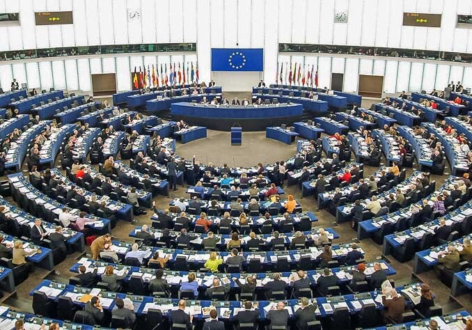 Европарламент рекомендовал предоставить Украине статус кандидата на вступление в ЕС