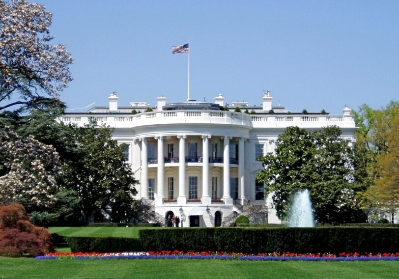 Белый дом призвал граждан США воздержаться от поездок в РФ