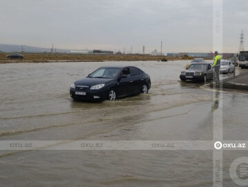 Авария на водопроводе: Затоплена автомагистраль Баку-Газах (Фото-Видео)
