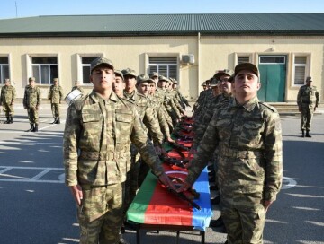 В Азербайджане началась очередная отправка призывников на военную службу