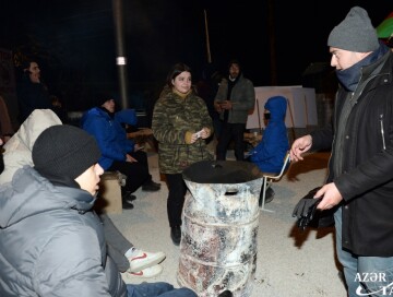 Акция протестующих продолжается и в ночные часы (Фото-Добавлено)